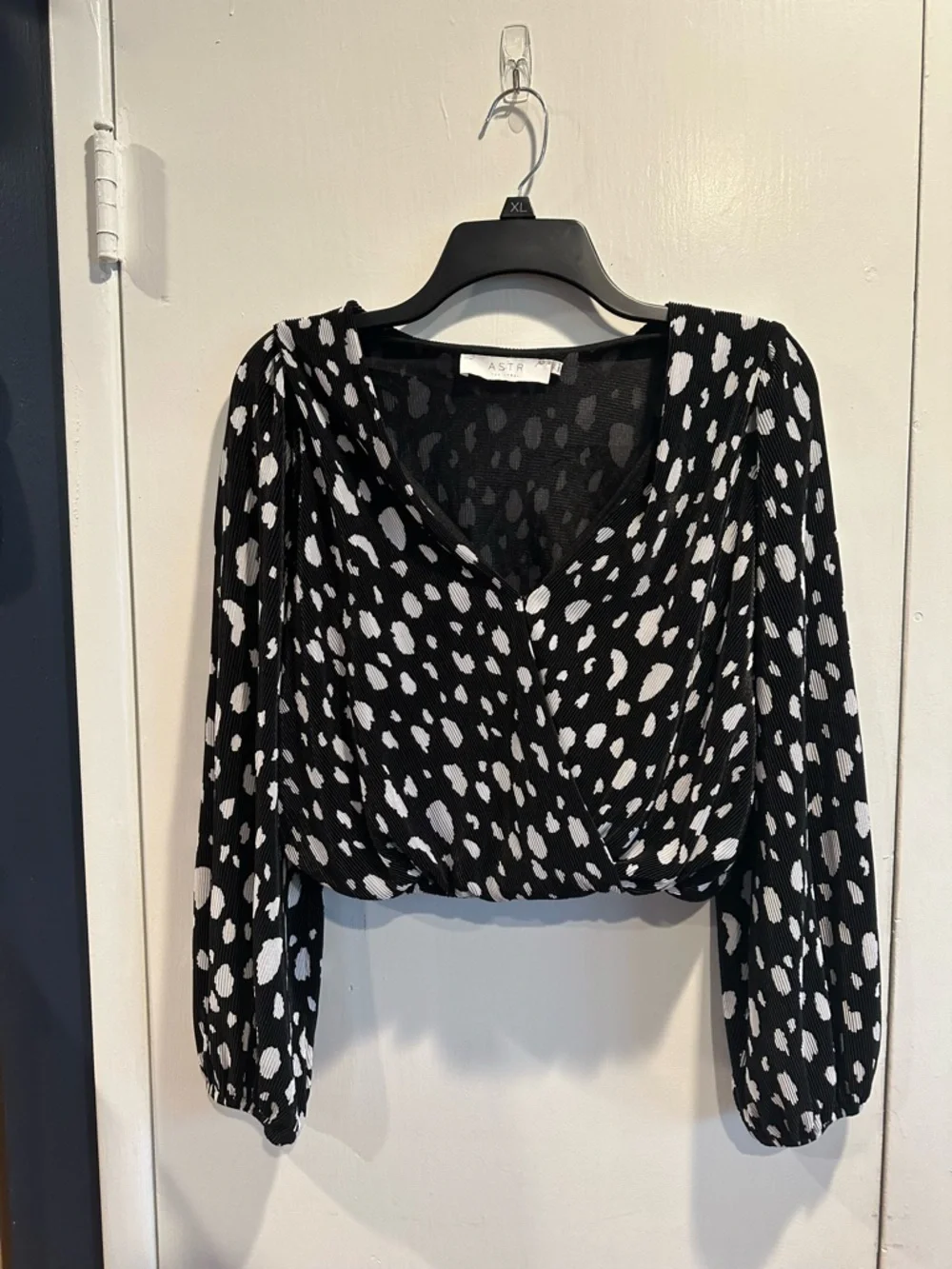 Astr Black and White Cropped V-Neck Long Sleeve Top